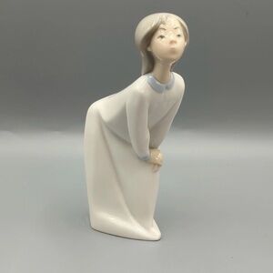 LLadro Girl Blowing Kiss Glazed Porcelain Figurine #4873 Retired 1997